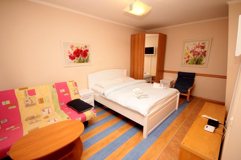 Inn Home Apartments In Kiev Center ภายนอก รูปภาพ